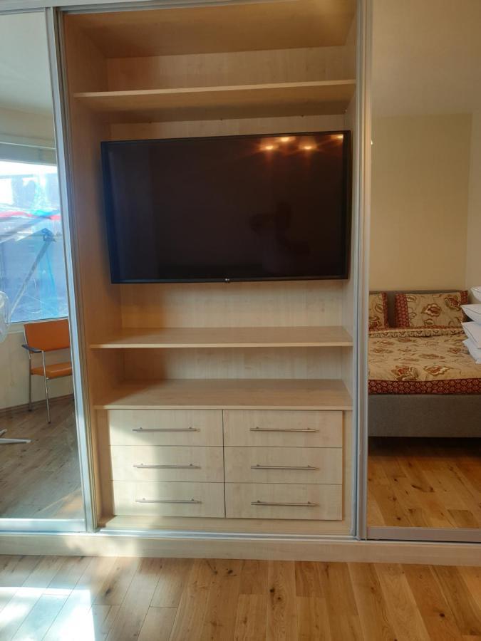 London Luxury Spacious 2 Bedroom Apartment 4 Mins From Ilford Stn. Free Parking エクステリア 写真