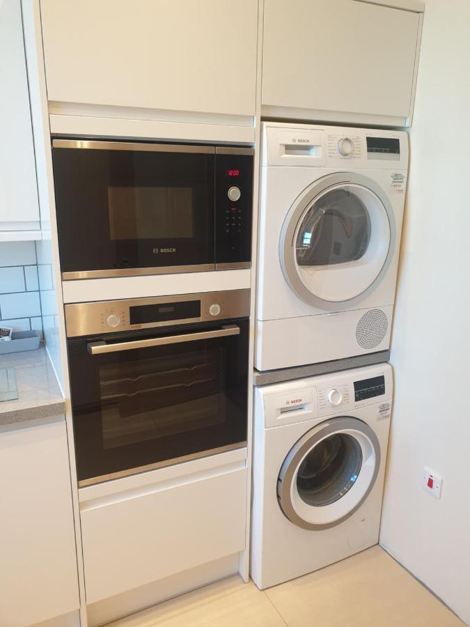 London Luxury Spacious 2 Bedroom Apartment 4 Mins From Ilford Stn. Free Parking エクステリア 写真