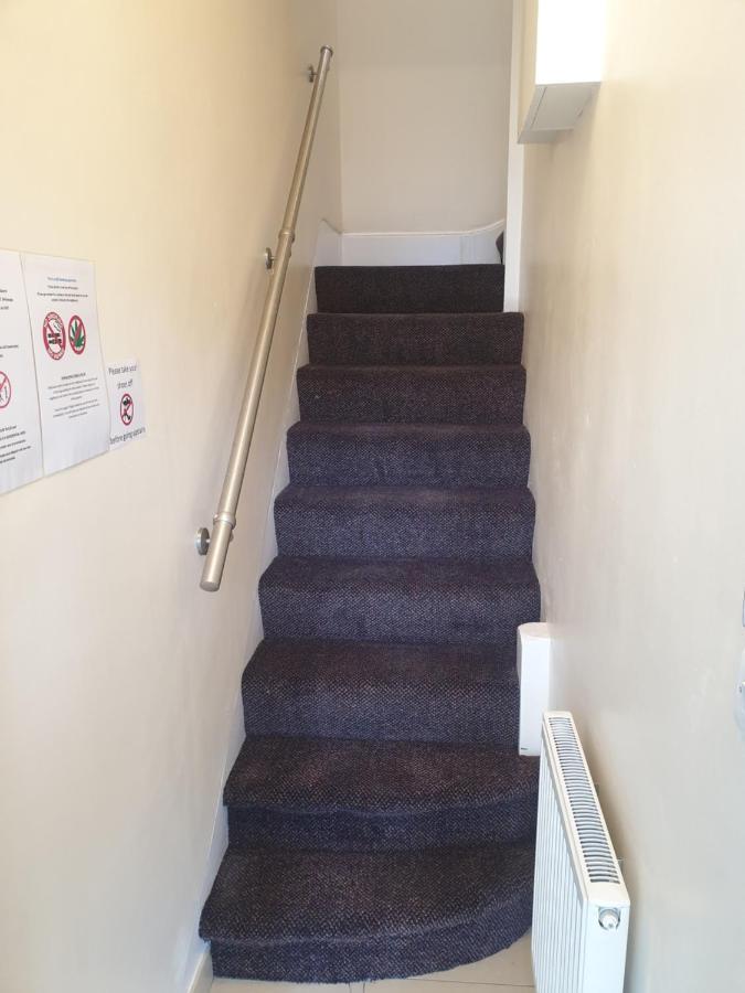 London Luxury Spacious 2 Bedroom Apartment 4 Mins From Ilford Stn. Free Parking エクステリア 写真
