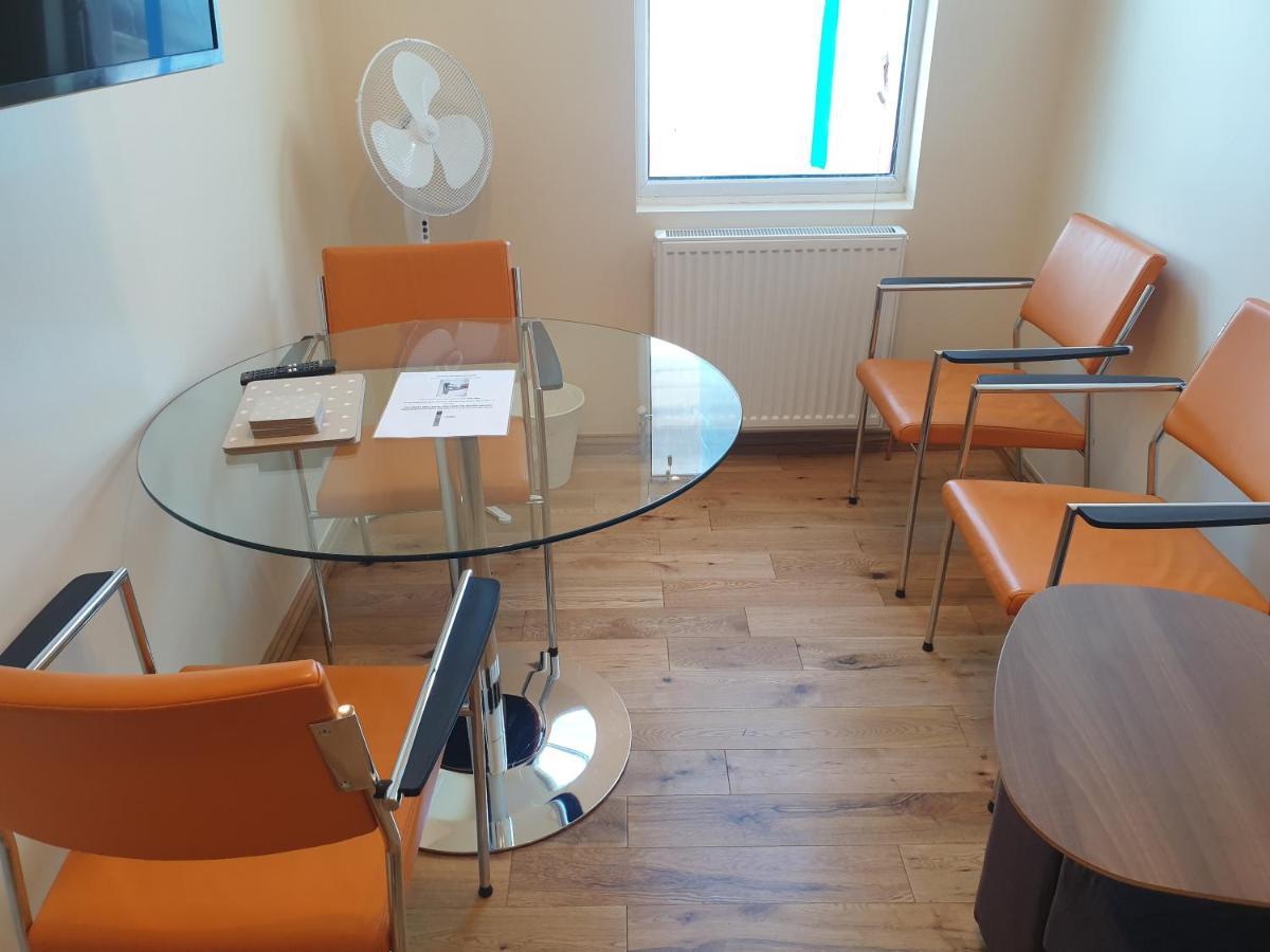 London Luxury Spacious 2 Bedroom Apartment 4 Mins From Ilford Stn. Free Parking エクステリア 写真