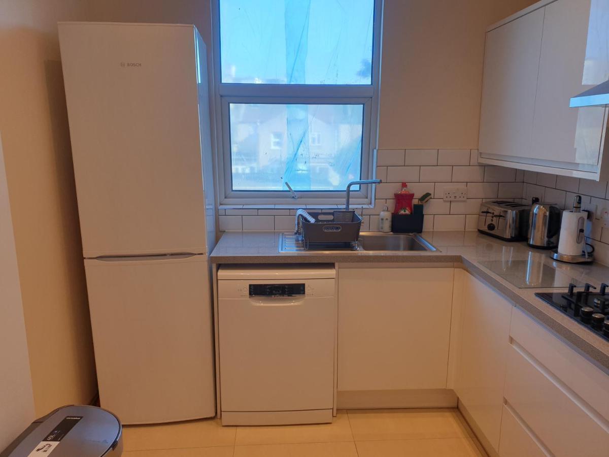 London Luxury Spacious 2 Bedroom Apartment 4 Mins From Ilford Stn. Free Parking エクステリア 写真