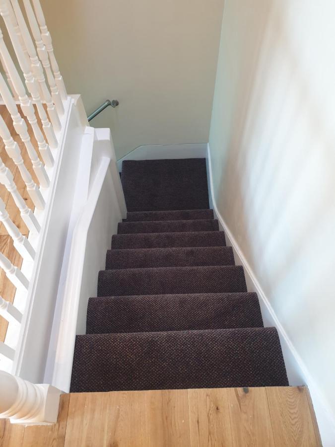London Luxury Spacious 2 Bedroom Apartment 4 Mins From Ilford Stn. Free Parking エクステリア 写真