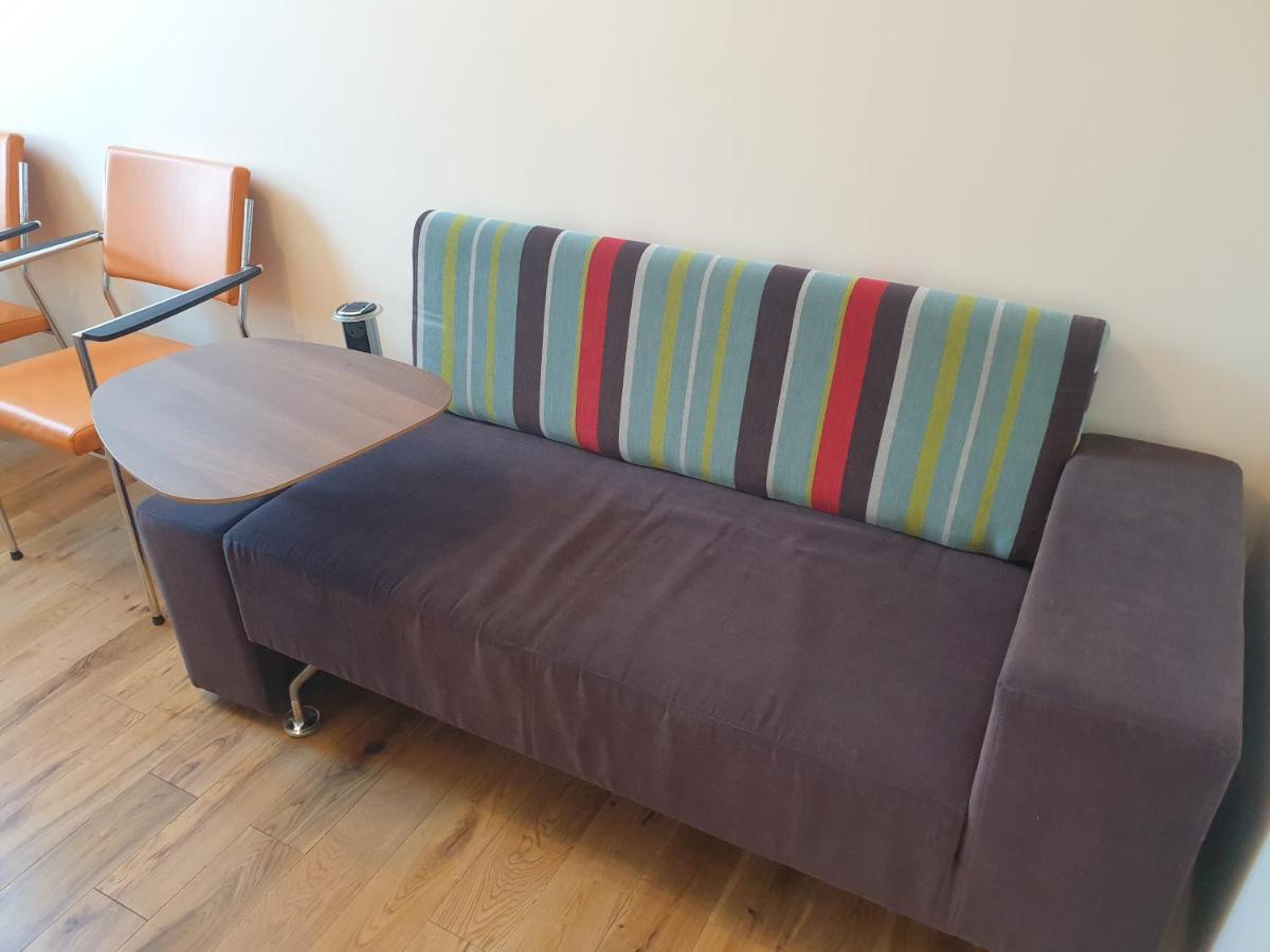London Luxury Spacious 2 Bedroom Apartment 4 Mins From Ilford Stn. Free Parking エクステリア 写真