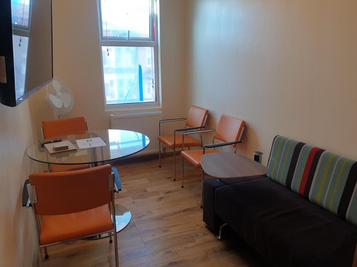London Luxury Spacious 2 Bedroom Apartment 4 Mins From Ilford Stn. Free Parking エクステリア 写真
